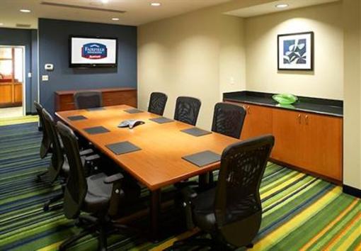 фото отеля Fairfield Inn & Suites Cumberland