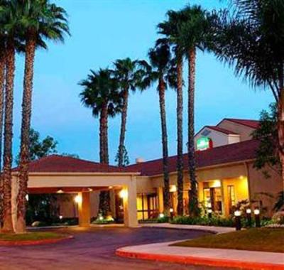 фото отеля Courtyard by Marriott Huntington Beach Fountain Valley
