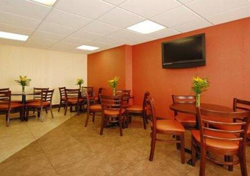 фото отеля Comfort Inn Riverfront