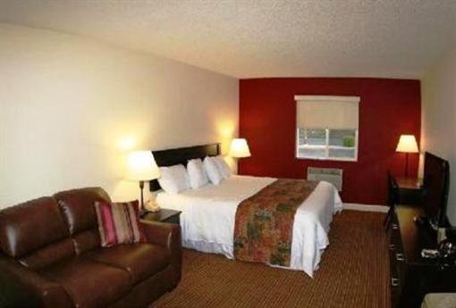 фото отеля GuestHouse Inn & Suites Osage Beach