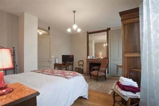 фото отеля Aux Deux Ateliers - Chambre d'Hotes