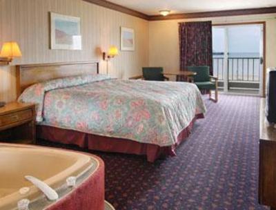 фото отеля Super 8 Mackinaw City Beachfront Area
