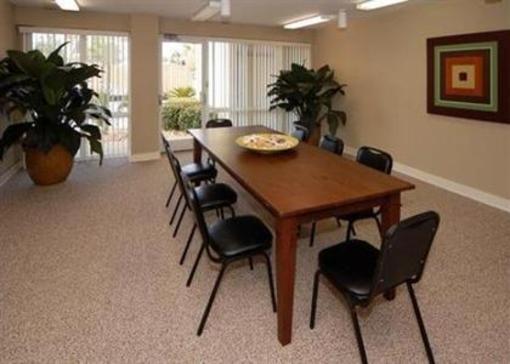 фото отеля Travelodge Pensacola Beach