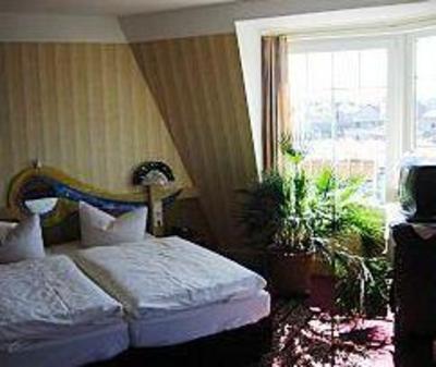фото отеля Hotel & Pension Zum Grünen Turm Hohen Neuendorf