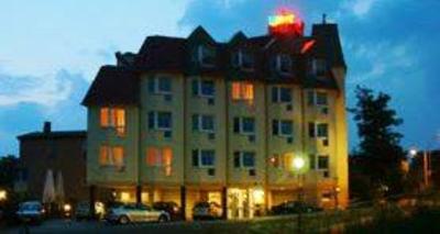 фото отеля Hotel & Pension Zum Grünen Turm Hohen Neuendorf