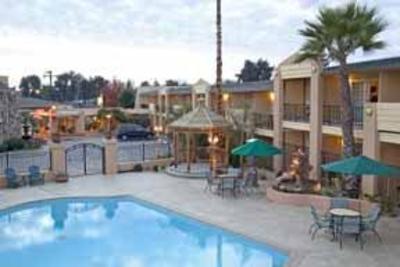 фото отеля Howard Johnson Inn And Suites Vallejo