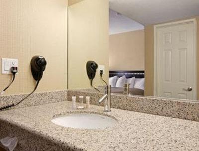 фото отеля Howard Johnson Inn And Suites Vallejo