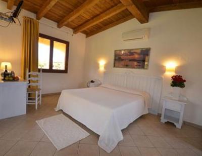 фото отеля Limone Beach Village