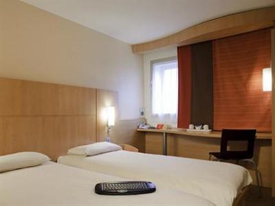 фото отеля Hotel Ibis Heathrow Airport London