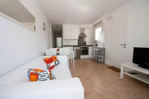 фото отеля Aparthotel l'Heretat Cadaques