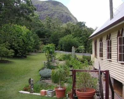 фото отеля Glass House Mountains Ecolodge