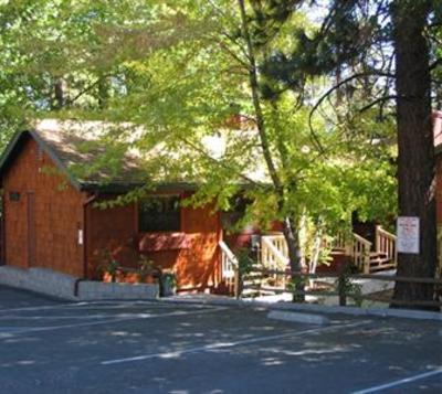 фото отеля Cozy Hollow Lodge