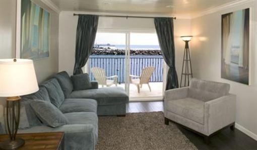 фото отеля Oceanside Marina Suites