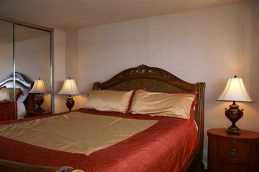 фото отеля Oceanside Marina Suites