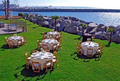 фото отеля Oceanside Marina Suites