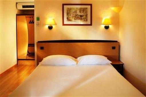 фото отеля Campanile Hotel Millau