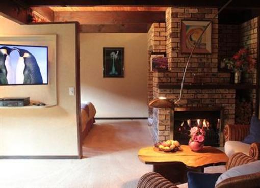 фото отеля Bushland Park Lodge & Nickel Strausse