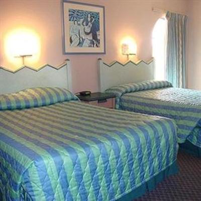 фото отеля Goldstar Inn & Suites