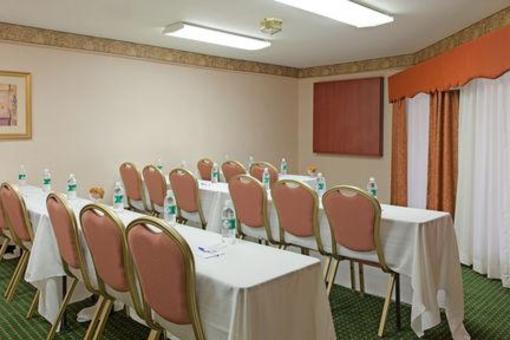фото отеля Holiday Inn Express Great Barrington