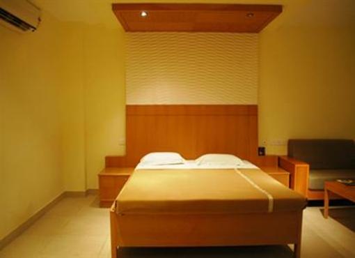 фото отеля Hotel Surabhi International