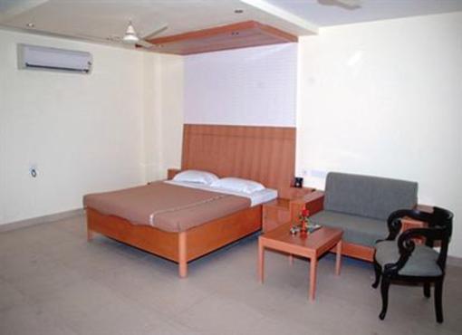 фото отеля Hotel Surabhi International
