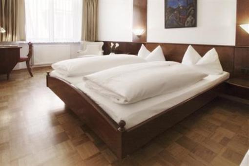 фото отеля Hotel Schwarzwalder Hof Freiburg im Breisgau