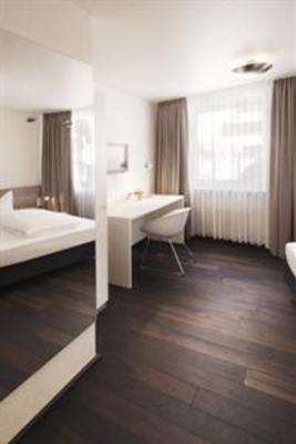 фото отеля Hotel Schwarzwalder Hof Freiburg im Breisgau