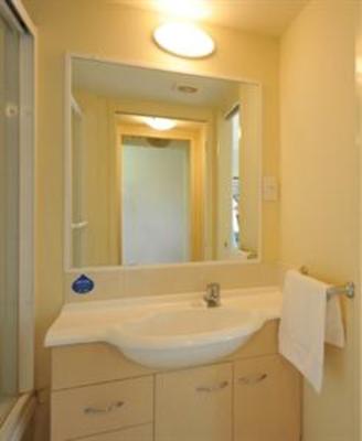 фото отеля Golden Riviera Beach Resort Gold Coast
