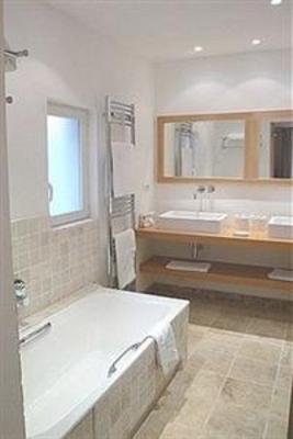 фото отеля Hotel Le Verger Maelvi Grimaud