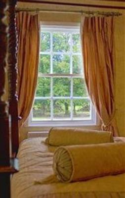фото отеля Tullylagan Country House Hotel