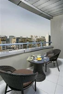 фото отеля Metropolitan Hotel Deira
