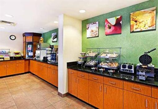 фото отеля Fairfield Inn Charlotte Arrowood