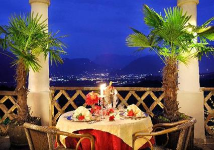 фото отеля Schloss Hotel Korb