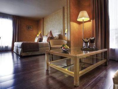 фото отеля Grand Hotel Mercure Croisette Beach Hotel