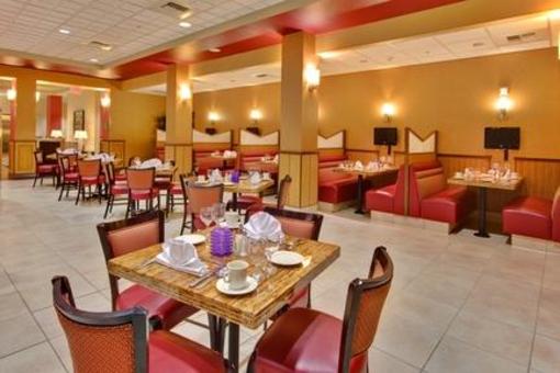 фото отеля Holiday Inn Hotel & Suites Bakersfield North