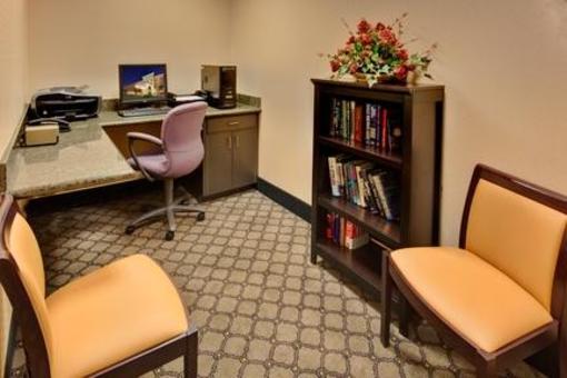 фото отеля Holiday Inn Hotel & Suites Bakersfield North