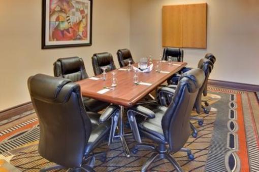 фото отеля Holiday Inn Hotel & Suites Bakersfield North