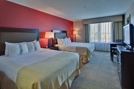 фото отеля Holiday Inn Hotel & Suites Bakersfield North