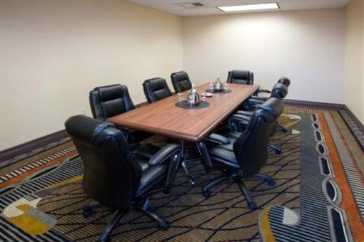 фото отеля Holiday Inn Hotel & Suites Bakersfield North