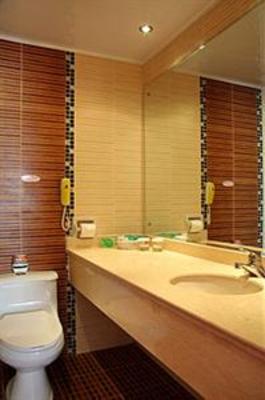 фото отеля Dong Hai Hotel Qingdao
