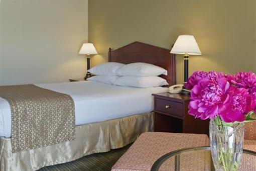фото отеля BEST WESTERN Plus Plaza by the Green