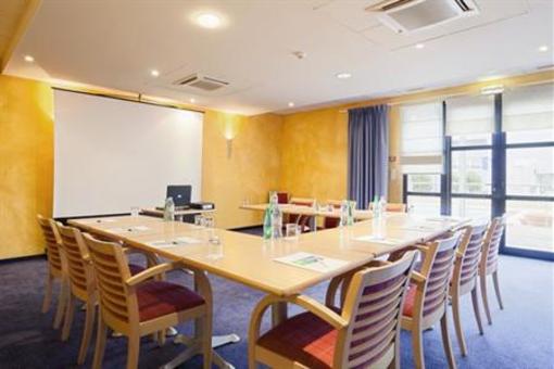 фото отеля Express By Holiday Inn Grenoble Bernin