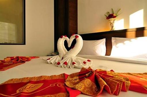 фото отеля Larn Park Resortel Phuket
