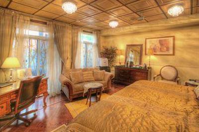 фото отеля Hotel Chateau Saint Marc Montreal