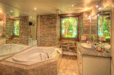 фото отеля Hotel Chateau Saint Marc Montreal