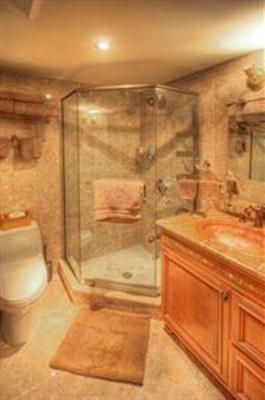 фото отеля Hotel Chateau Saint Marc Montreal