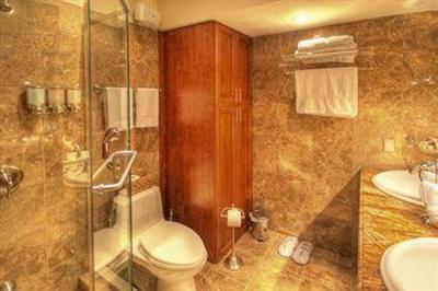 фото отеля Hotel Chateau Saint Marc Montreal