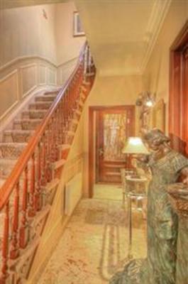 фото отеля Hotel Chateau Saint Marc Montreal
