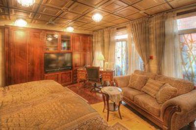 фото отеля Hotel Chateau Saint Marc Montreal