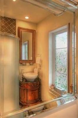 фото отеля Hotel Chateau Saint Marc Montreal